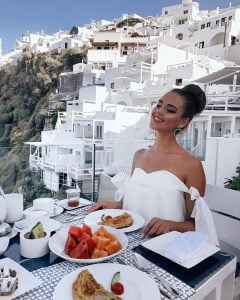 Маленькие девушки ищут работу: где найти подходящую вакансию