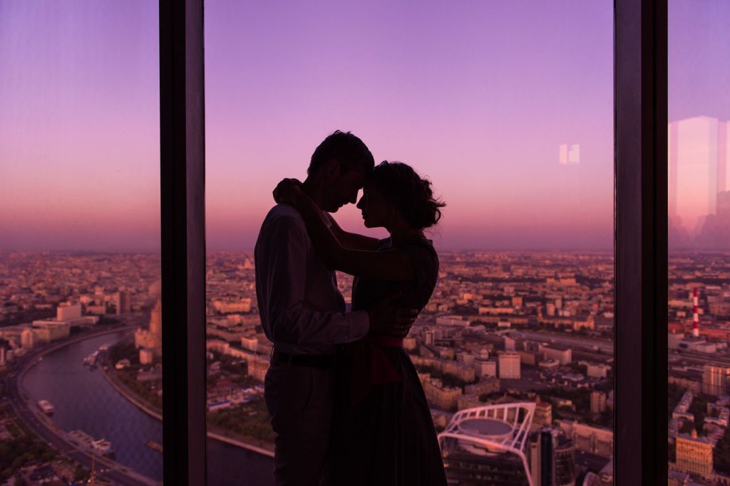 Как устроиться девушке в эскорт агентство